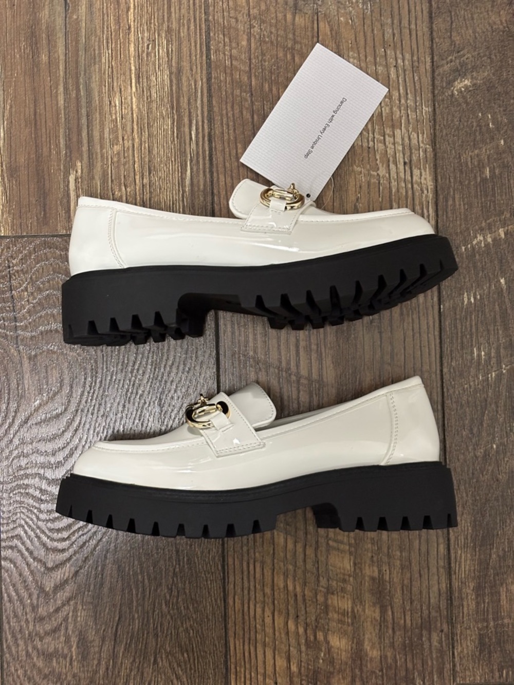 Musshoe Women’s White Platform Patent Loafers with Gold Buckle Accent Size 6 - Picture 2 of 12